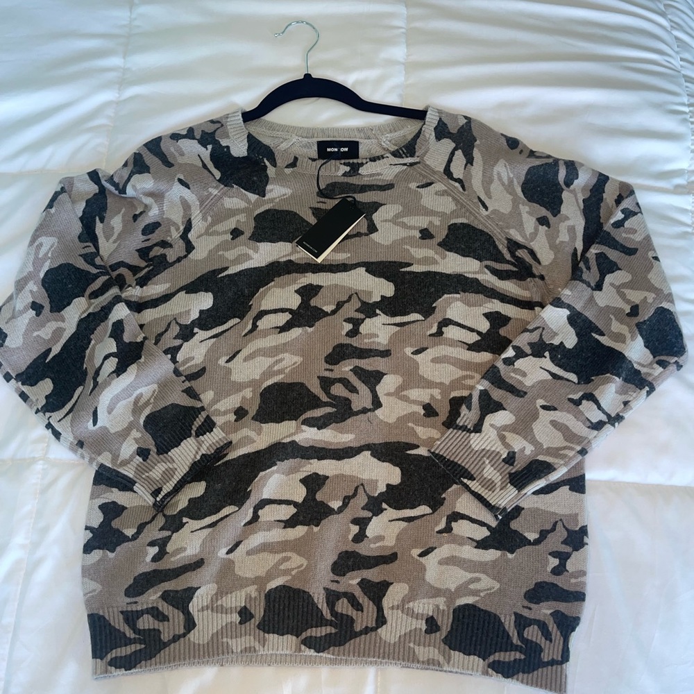Monrow Camo supersoft sweater. Stretchy knit fabric. Size L.